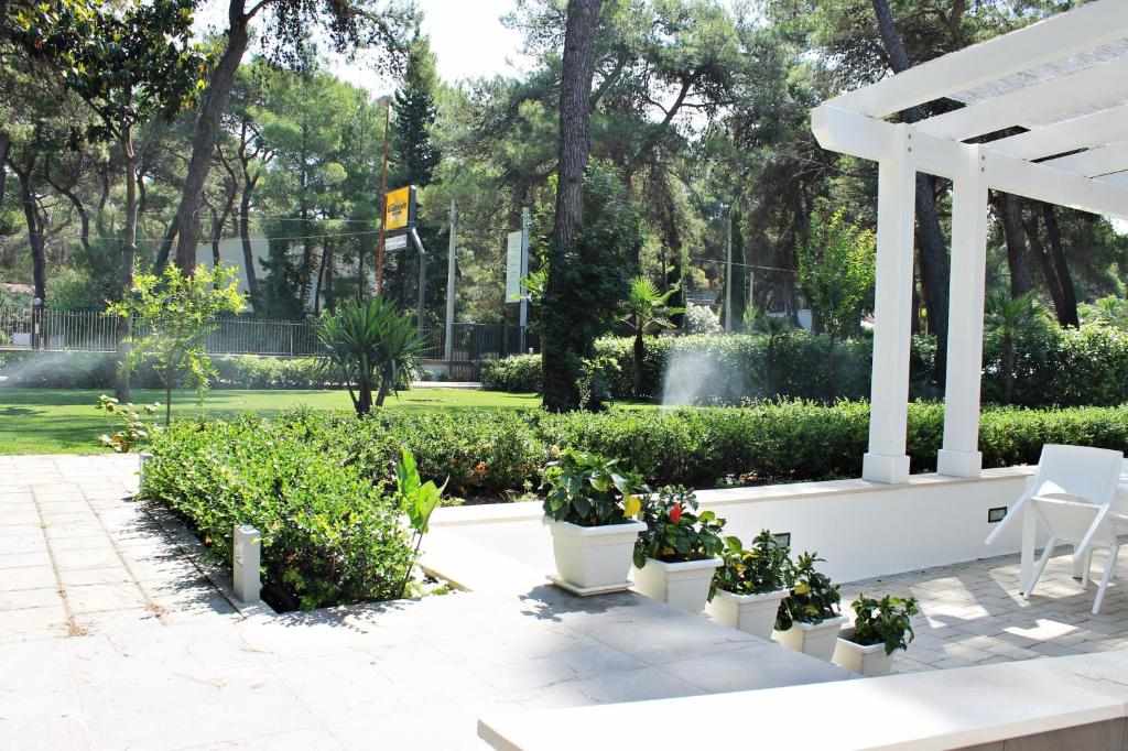 Il Melograno B&B - garden and pergola